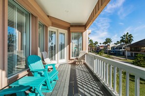 Property grounds - Hibiscus House SPI (South Padre Island)