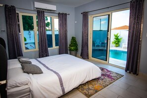 3 habitaciones, tabla de planchar con plancha y cuna de viaje 