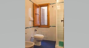 Shower, hair dryer, bidet - Villa Flora (Castellammare del Golfo)