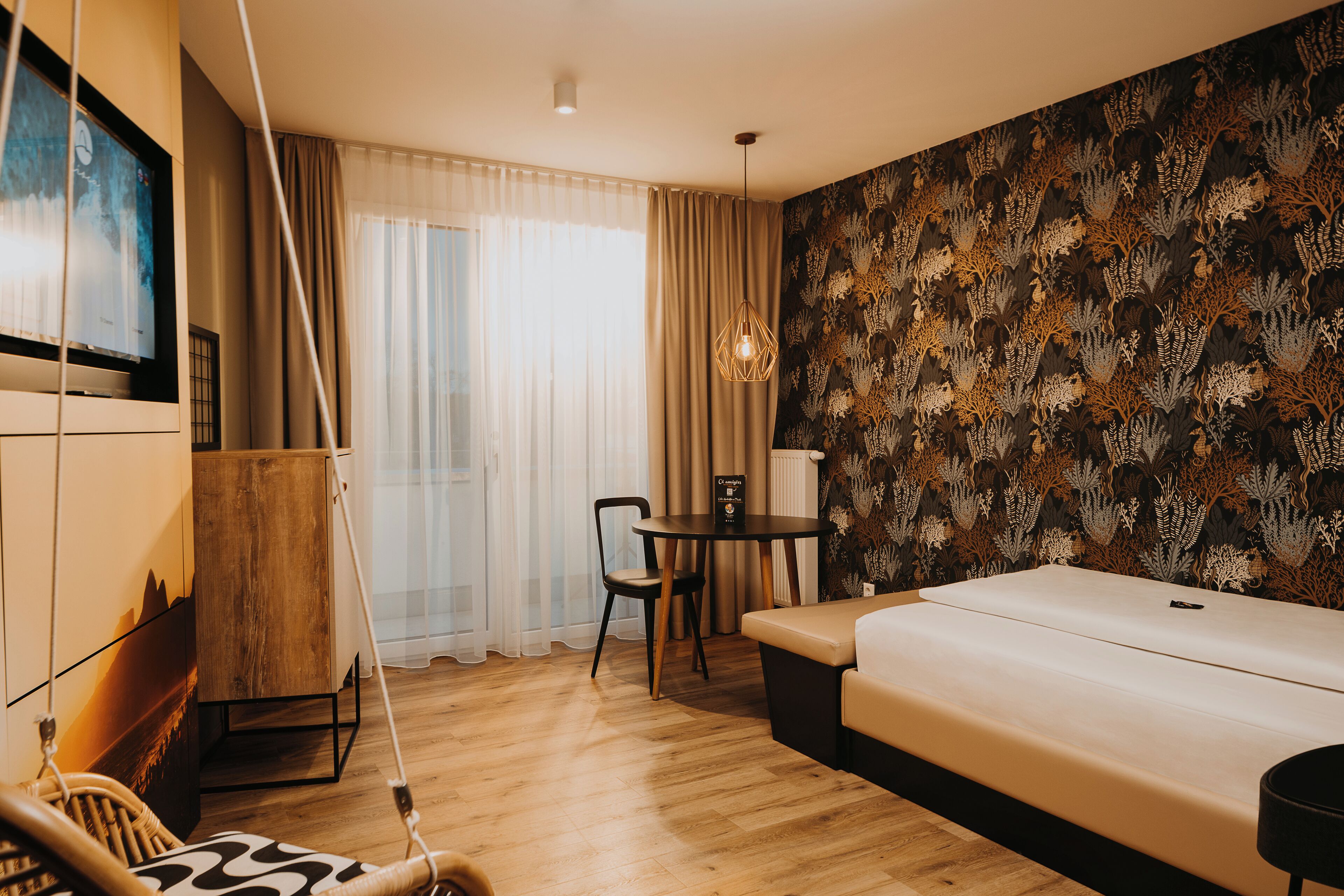 Premium bedding, in-room safe, desk, laptop workspace