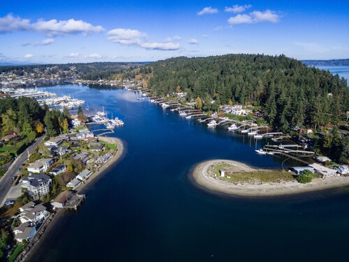 Panoramic views, walking distance to downtown and NEW AC
