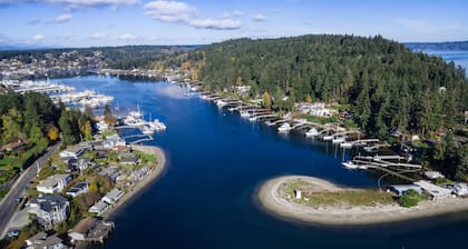 Panoramic views, walking distance to downtown and NEW AC