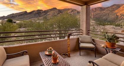 STUNNING Views of Ventana Canyon, Mountains AND City Lights! Clean, comfy 2b/2ba