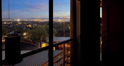 STUNNING Views of Ventana Canyon, Mountains AND City Lights! Clean, comfy 2b/2ba