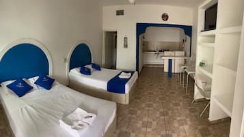 Family Double Room, 2 Double Beds | Free WiFi, bed sheets