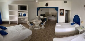 A hotel room with two beds, a desk, a chair, and a small table. - Hotel Paraíso Kora (Aticama)