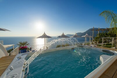 Villa Aisha Private jacuzzi pool in Praiano