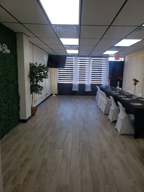 Meeting facility - An Intimate & cozy event space (Frankfort)