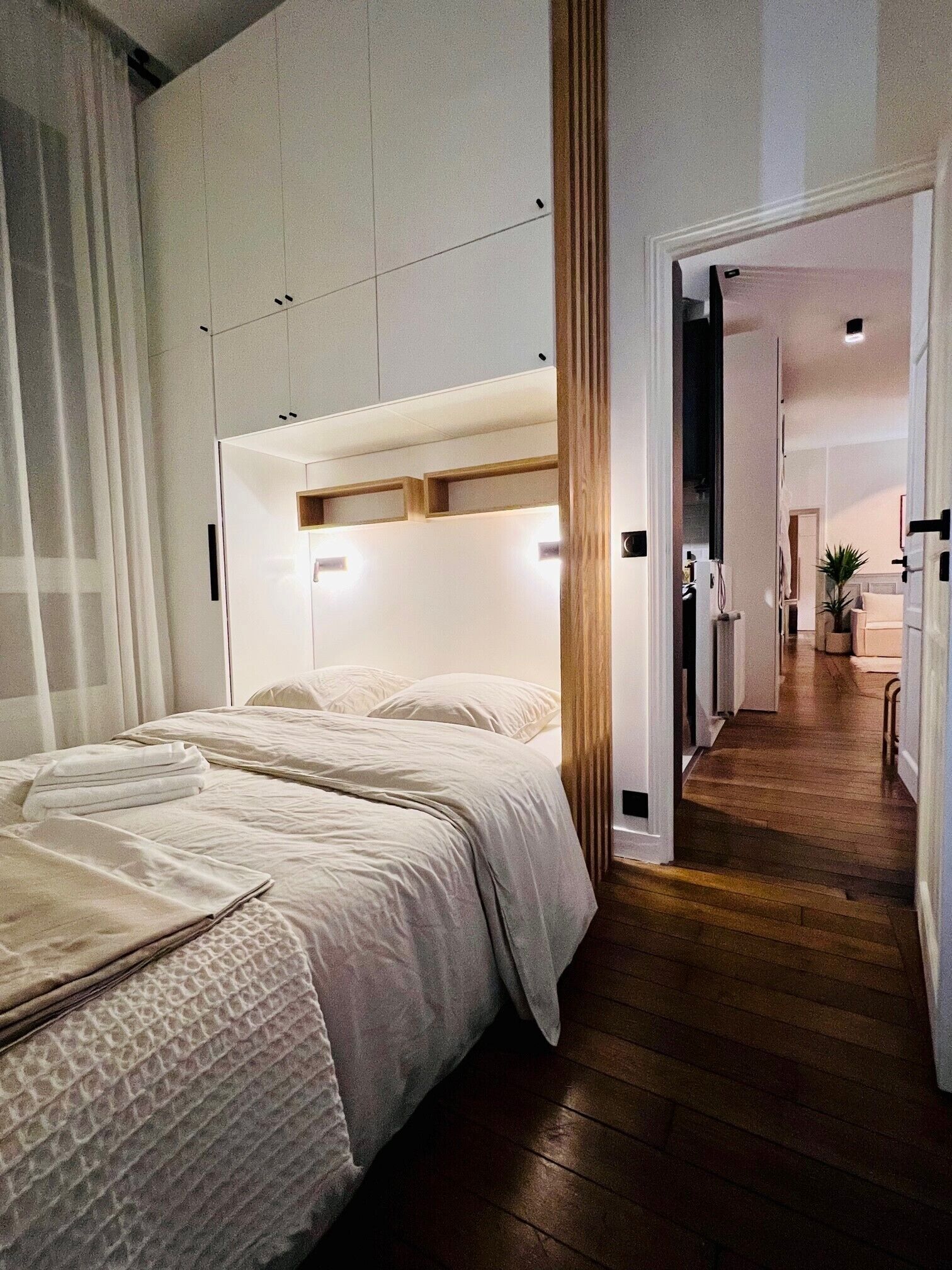 2 chambres, coffre-fort, fer et planche à repasser