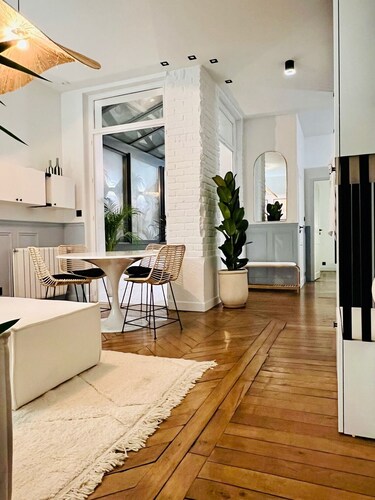 ✨ Luxury 2BR • 300m from Eiffel Tower • Rue Cler area