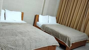 Chambre Quadruple | Décoration personnalisée, ameublement personnalisé, bureau