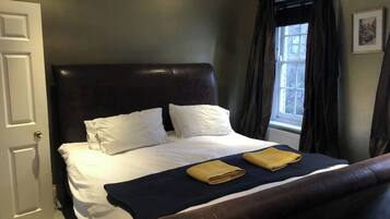 3 bedrooms, iron/ironing board, travel crib, WiFi