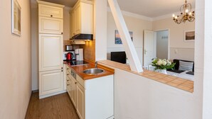 Kaffetrakter/tekoker, kjøleskap, ovn og oppvaskmaskin
