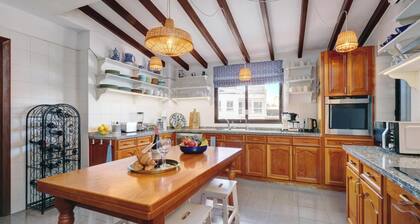 Vacation Home 'La Casa de Manuel' Close to the Beach with terrace