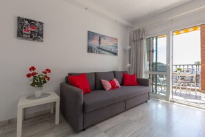 TV - Holiday Apartment 'Lovely Seaview' with Pool, Wi-Fi & Terrace (BENALMADENA COSTA)