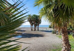 Beach nearby - Apartment "Las góndolas playa" with sea views, shared pool and Wi-Fi (Almunecar)