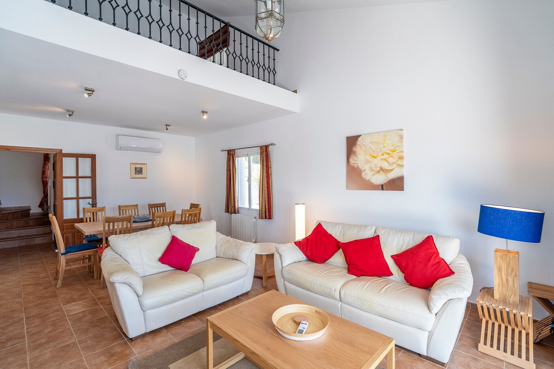 TV, caminetto, lettore DVD, tavolo da ping pong