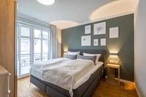 2 bedrooms, in-room safe, WiFi, bed sheets