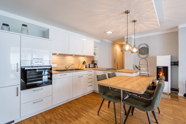 Køleskab, mikrobølgeovn, ovn, opvaskemaskine