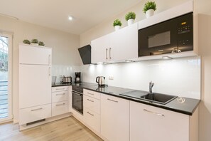 Kühlschrank, Mikrowelle, Ofen, Geschirrspüler