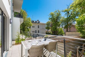 تناول الطعام بالخارج