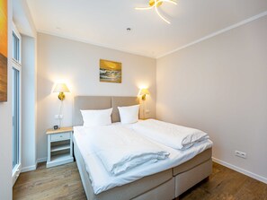 Unclassified image, 4 of 28, button