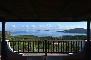 Property grounds - Apartment "Infinite Blue Porto Cervo" near Beach with Sea View, Shared Pool & Wi-Fi (Porto Cervo)