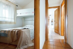 2 dormitorios, tabla de planchar con plancha, wifi gratis y ropa de cama