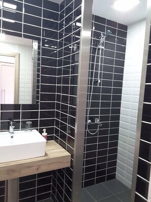 Kamar Quadruple Keluarga | Kamar mandi
