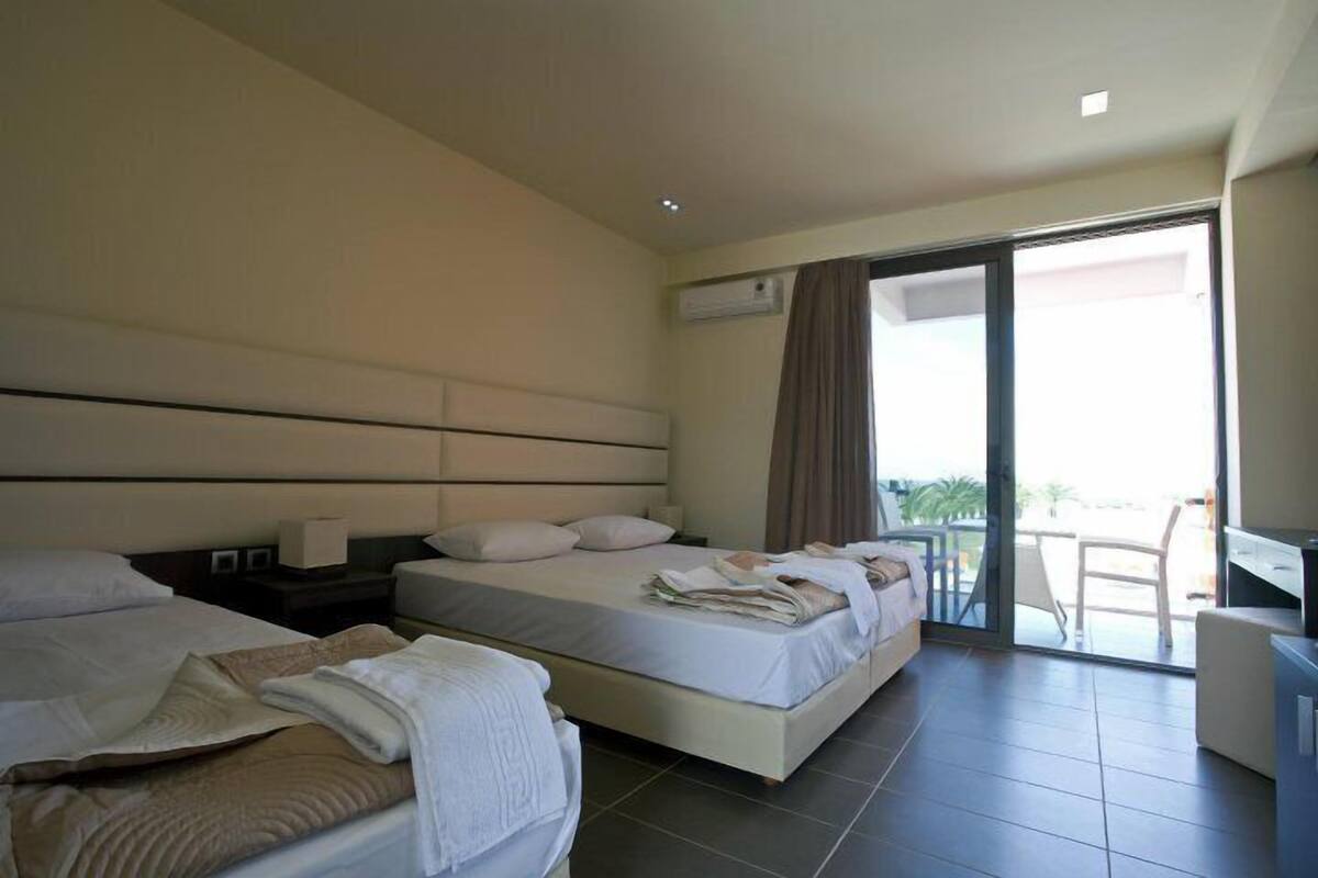 Basic Double or Twin Room | WiFi (free)
