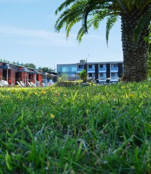 Vista frontal de la propiedad