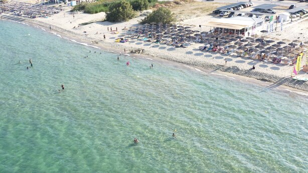 Beach nearby, white sand, beach bar - THALASSA BOUTIQUE HOTEL (Sithonia)