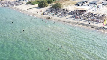 Beach nearby, white sand, beach bar