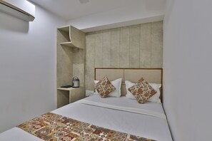 Deluxe Room | Soundproofing, free WiFi - Hotel Legend (Surat)