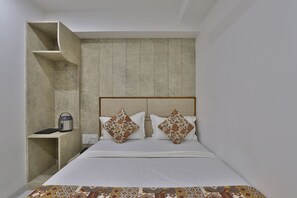 Deluxe Room | Soundproofing, free WiFi - Hotel Legend (Surat)
