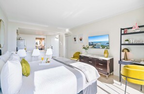 Bügeleisen/Bügelbrett, Reisekinderbett, WLAN, Bettwäsche