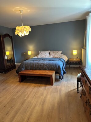 4 bedrooms, iron/ironing board, free WiFi, bed sheets - Charming house in an estate in the heart of the Sidobre region. (Burlats)