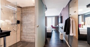 Gratis toiletartikelen, een haardroger, handdoeken, zeep