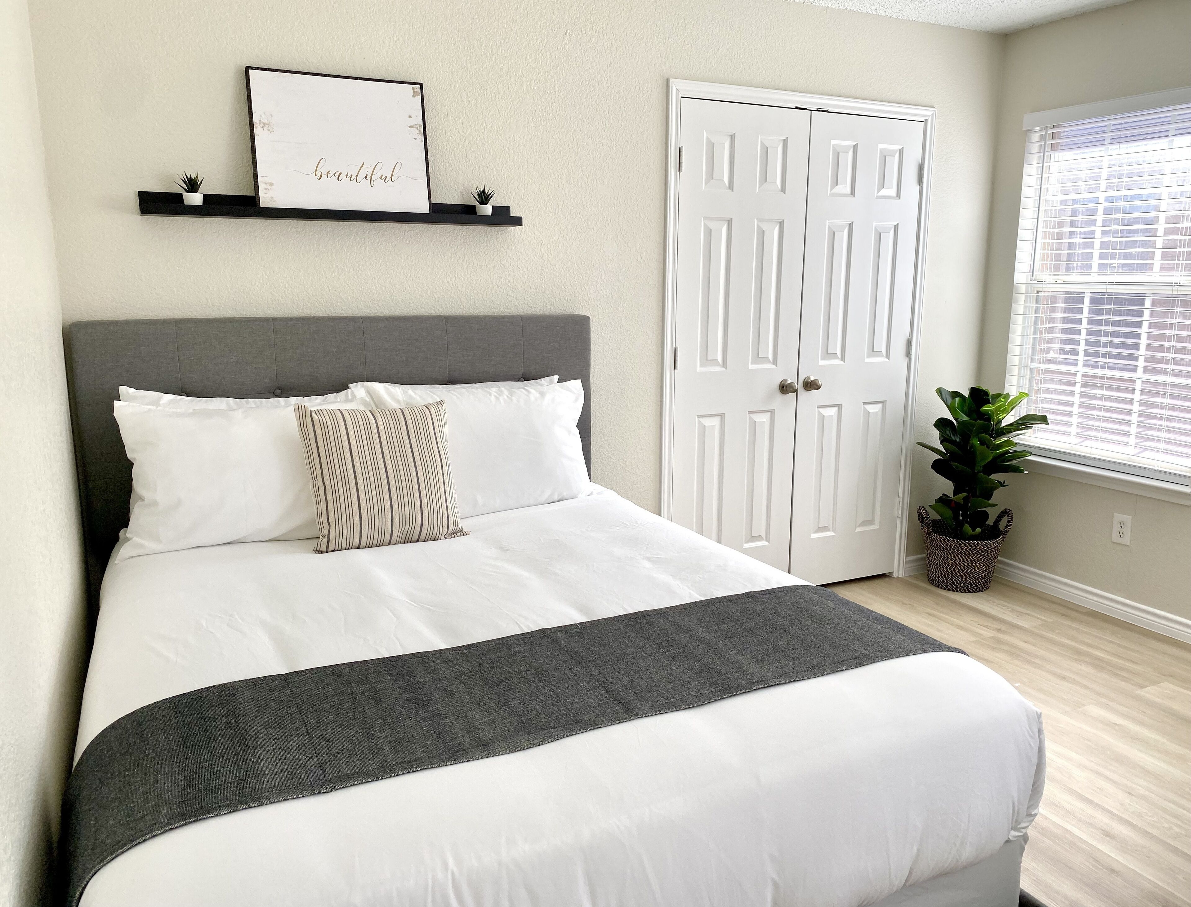 5 室のベッドルーム、デスク、アイロン / アイロン台、WiFi (無料)