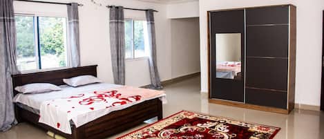 Ferienhaus | 4 Schlafzimmer, BĂŒgeleisen/BĂŒgelbrett, kostenloses WLAN, BettwĂ€sche