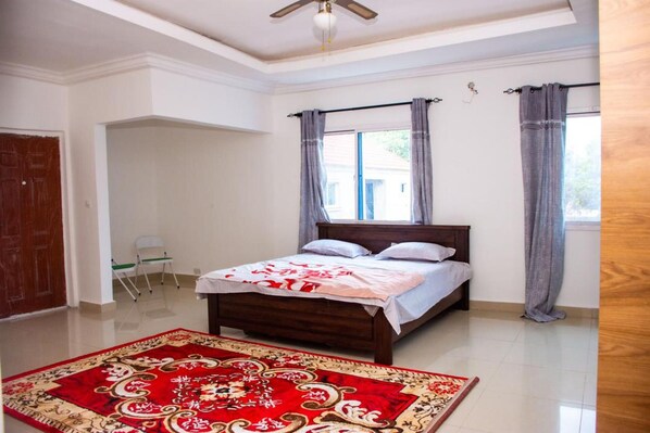 Casa | 4 habitaciones, tabla de planchar con plancha y wifi gratis 