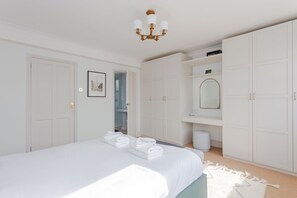 4 bedrooms, laptop workspace, iron/ironing board, bed sheets - Newly Refurbished 4 Bedroom House in East London (London)