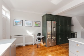 Living room - Newly Refurbished 4 Bedroom House in East London (London)
