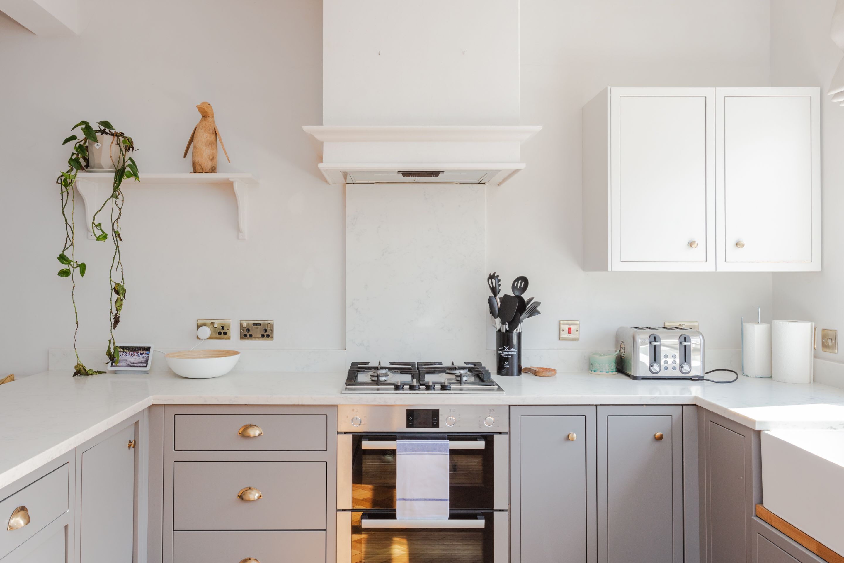 Basic House, Multiple Beds | Private kitchen | Fridge, microwave, oven, stovetop