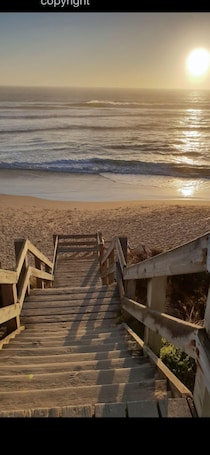 Beach nearby. Colonnades beach oasis, Cape Woolamai