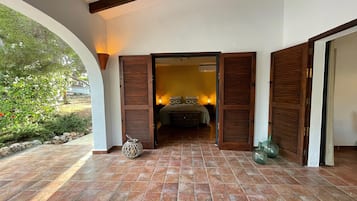 3 slaapkamers, een strijkplank/strijkijzer, reisbedje, gratis wifi