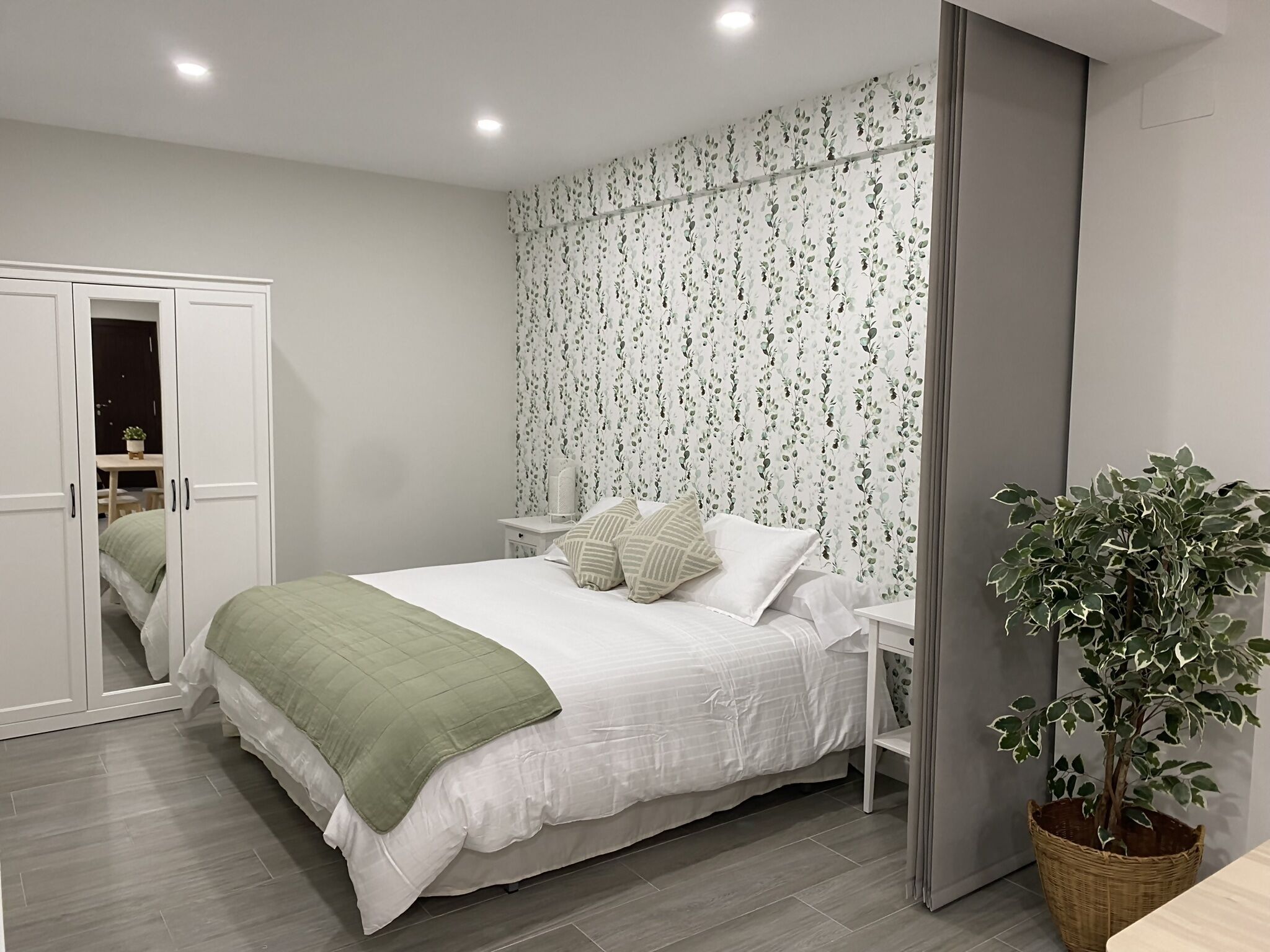 1 slaapkamer, een strijkplank/strijkijzer, reisbedje, wifi