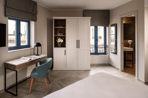 Habitación Deluxe con 1 cama doble o 2 individuales | Ropa de cama de alta calidad, minibar, caja fuerte