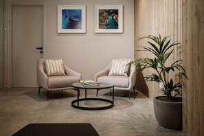 Coin salon dans le hall