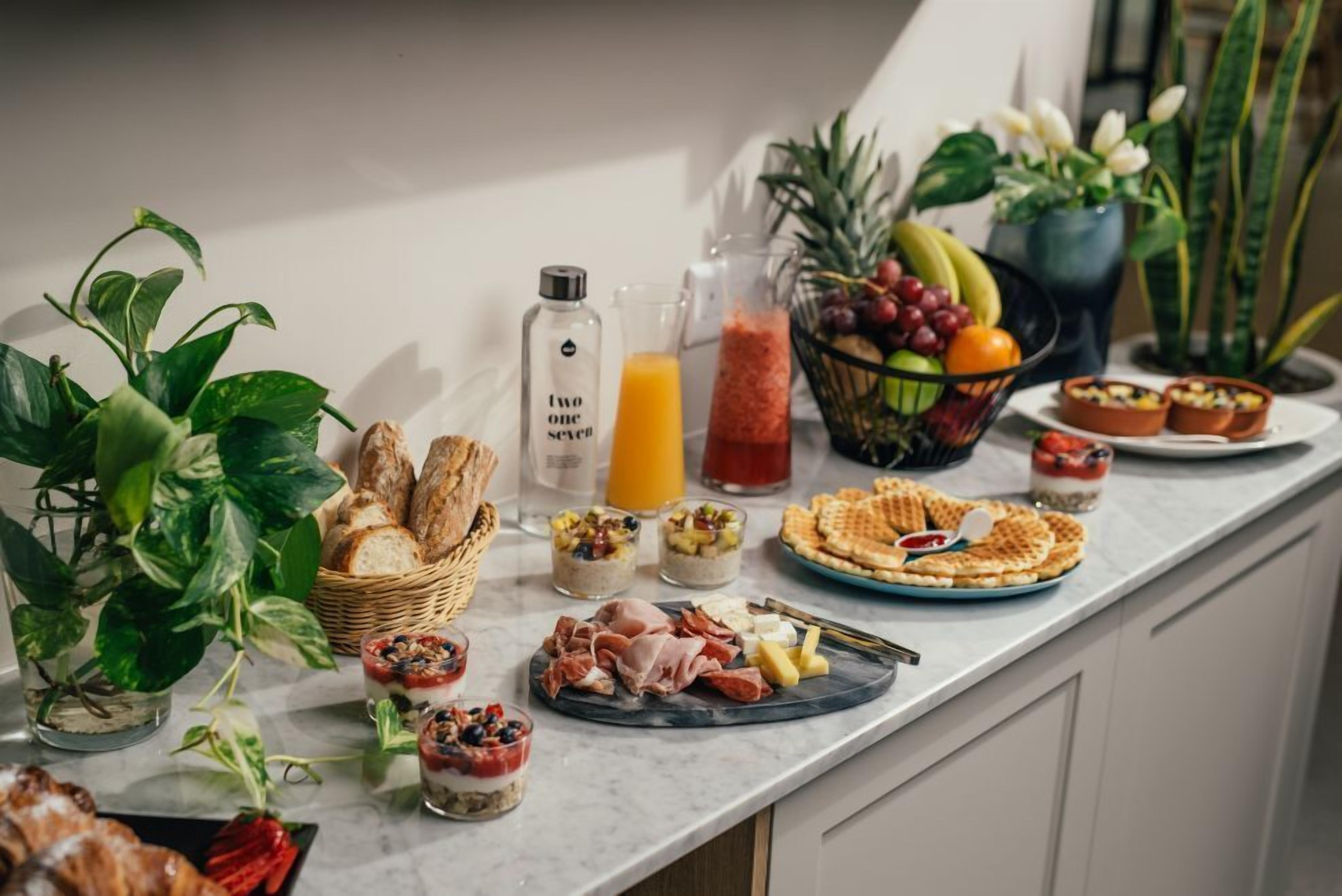 daily continental breakfast (eur 10 per person)